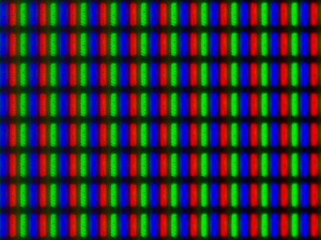 Une matrice RVB typique comme celle-ci serait mise à niveau avec une quatrième couleur UV supplémentaire pour activer le photocatalyseur autonettoyant