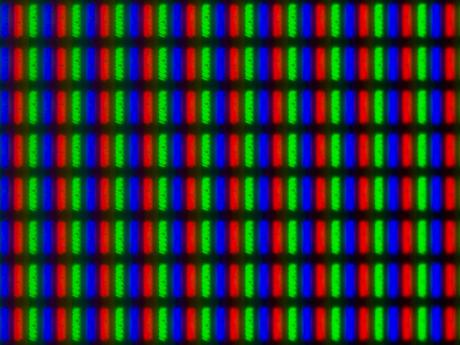 GM brevète des écrans tactiles autonettoyants qui effacent les empreintes digitales du jour au lendemain Une matrice RVB typique comme celle-ci serait mise à niveau avec une quatrième couleur UV supplémentaire pour activer le photocatalyseur autonettoyant