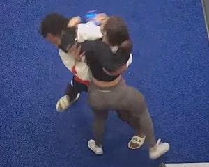 Une femme avec des portraits de tueur en série sur ses murs est reconnue coupable du meurtre de son petit ami