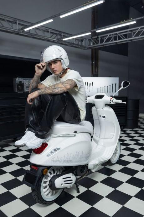 La Vespa signée Justin Bieber : le style italien revisité par la star américaine.
