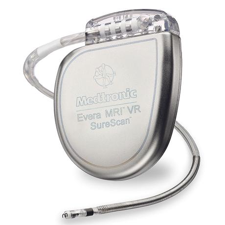 Dispositif implantable en métal.