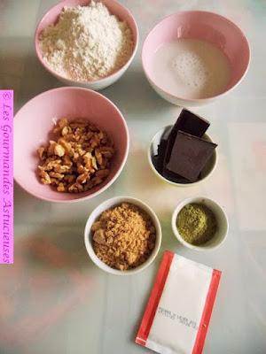 Gâteau Vegan super moelleux aux noix, au thé matcha et au chocolat