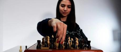 Sara Khadem, la reine iranienne des échecs en exil