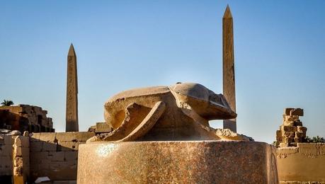 Bague Scarabée en Or sculpture scarabée egyptien de karnak