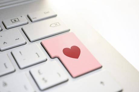 Pour entrer le symbole coeur « ❤ » avec un pavé numérique, appuyez simultanément sur la touche « Alt » située à gauche de la barre d'espace et tapez 247 respectivement sur votre pavé numérique. Cette combinaison devrait afficher immédiatement le symbole « ❤» à l’emplacement où vous effectuez votre frappe. Pour entrer le symbole coeur « ❤ » avec un pavé numérique, appuyez simultanément sur la touche « Alt » située à gauche de la barre d'espace et tapez 247 respectivement sur votre pavé numérique. Cette combinaison devrait afficher immédiatement le symbole « ❤» à l’emplacement où vous effectuez votre frappe.