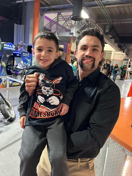 Daniel Amesbury; dans la tradition du hockey de Danbury