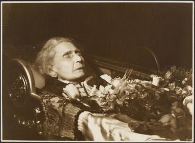 La mort de Catherine Schratt en avril 1940. L'éloge funèbre de Maurice Verne.