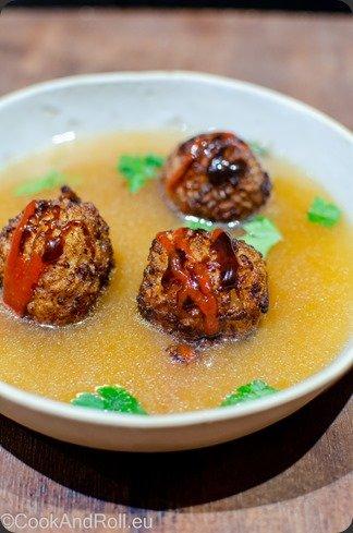 Bouillon d'os aux boulettes de riz frit Bouillon d'os aux boulettes de riz frit