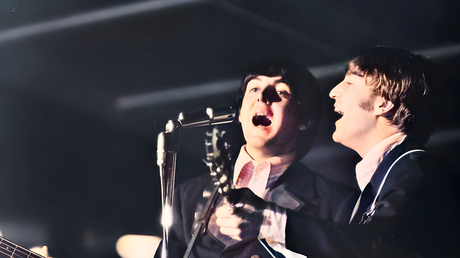 Paul McCartney parle d'une des choses les plus excitantes dans le fait d'écrire des chansons avec John Lennon.