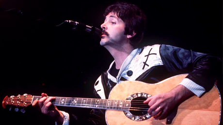 Paul McCartney admet qu’il n’a pas analysé sa voix. Paul McCartney admet qu'il n'a pas analysé sa voix.