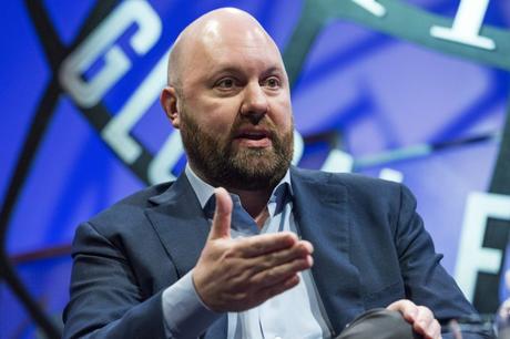 Marc Andreessen : Nous nous dirigeons vers un monde où un téléviseur à écran plat qui couvre tout votre mur coûte 100 $ et un diplôme de 4 ans coûte 1 million de dollars.