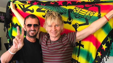 Ringo Starr a failli s'évanouir en apprenant le mariage de son fils