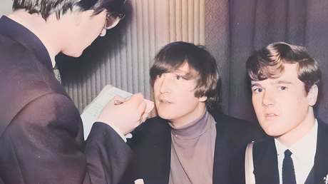 Les Beatles ont enregistré leur première chanson un jour avant la mort de la mère de John Lennon