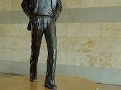 jour-là statue John Lennon inaugurée l’aéroport Liverpool mars 2002