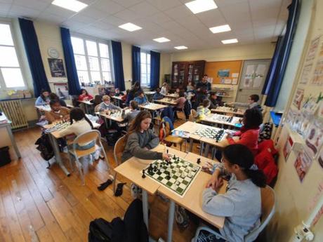 Le maire de Chartres défie 350 élèves aux échecs