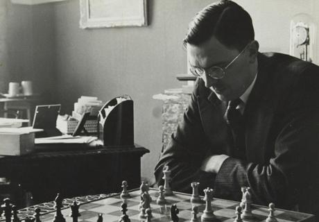 Le champion du monde d'échecs hollandais, Max Euwe