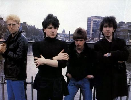 Blonde & Idiote Bassesse Inoubliable*********War de U2 Blonde & Idiote Bassesse Inoubliable*********War de U2