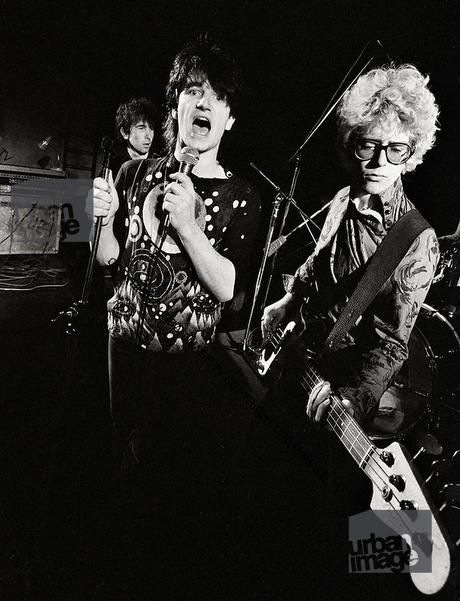 Blonde & Idiote Bassesse Inoubliable*********War de U2 Blonde & Idiote Bassesse Inoubliable*********War de U2