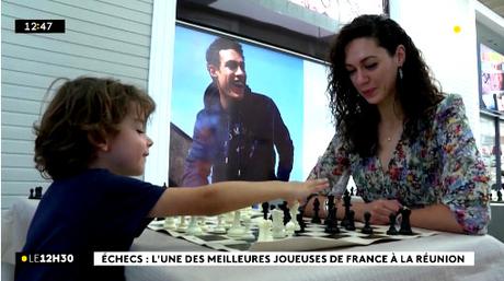 Natacha Bensmebah en tournée des échecs à La Réunion