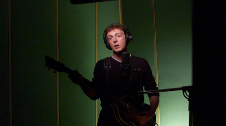 Paul McCartney dit qu’il fait souvent un “tour de passe-passe” lorsqu’il écrit des chansons