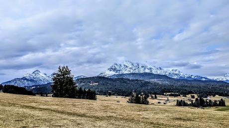 17 Bilder Mittenwald — Buckelwiesen / les prairies bosselées en 17 photos— 19.03.2023