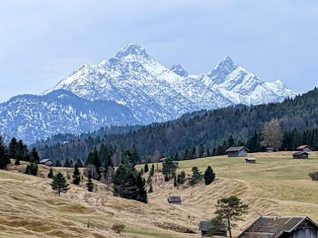 17 Bilder Mittenwald — Buckelwiesen / les prairies bosselées en 17 photos— 19.03.2023