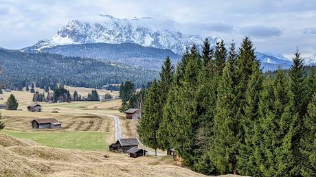 17 Bilder Mittenwald — Buckelwiesen / les prairies bosselées en 17 photos— 19.03.2023