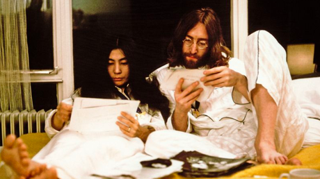 Yoko Ono parle de ses chansons de paix préférées de John Lennon Yoko Ono parle de ses chansons de paix préférées de John Lennon