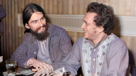 La chanson des Beatles dont George Harrison a dit qu'elle était basée sur un morceau de 30 ou 40 minutes de Ravi Shankar