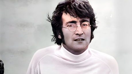John Lennon quittant la projection du Concert for Bangladesh en 1972