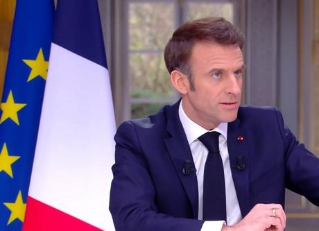 Emmanuel Macron : "J'assume ce moment !"