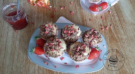 Muffins coeur de fraise et son streusel aux fraises déshydratées - Dans la cuisine d'Hilary