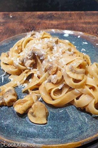 Tagliatelles au miso doux beurré et champignons Tagliatelles au miso doux beurré et champignons