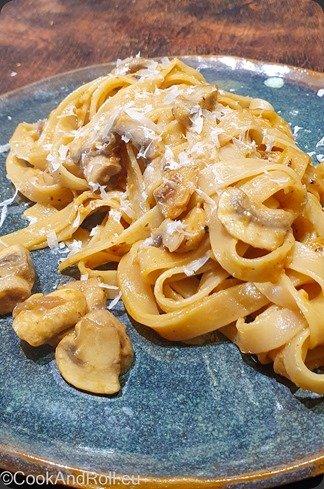Tagliatelles au miso doux beurré et champignons Tagliatelles au miso doux beurré et champignons