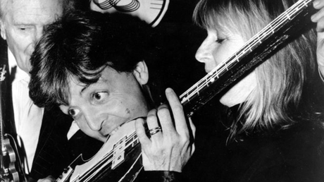 Paul McCartney travaillant sur un projet spécial pour le Royal Liverpool Philharmonic