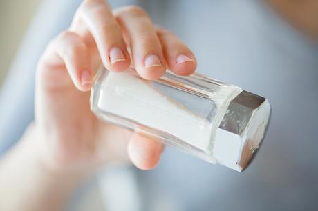 La restriction des apports en sel (sodium) permet-elle de réduire réellement l’hypertension artérielle (HTA) et quels 