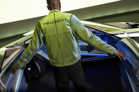 Des vestes imprimées en 3D crééent par Peugeot et Emeric Tchatchoua