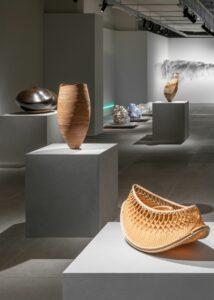 Les créations de six finalistes du LOEWE FOUNDATION Craft Prize 2023