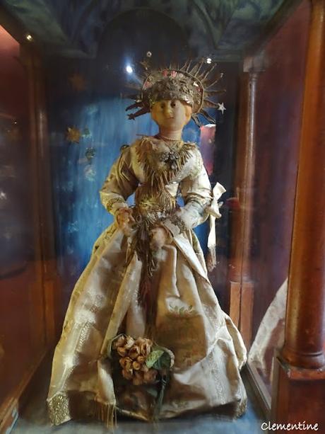 Prades L'Eglise Saint Pierre et l'Atelier de Grenat Prades L'Eglise Saint Pierre et l'Atelier de Grenat