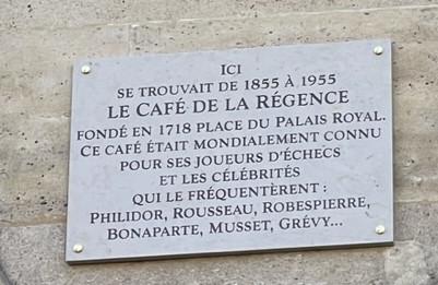 Une plaque commémorative pour le Café de la Régence