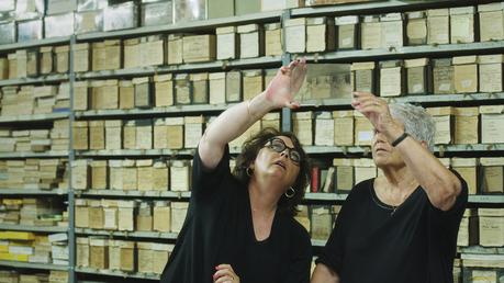 MAUVAISES_FILLES Miche╠Çle aux archives credit LesFilmsdelOeilSauvage