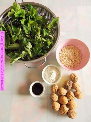 Soupe 100 % plantes sauvages et ses croûtons aux noix (Vegan) Soupe 100 % plantes sauvages et ses croûtons aux noix (Vegan)