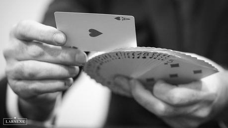 LARSENE : Quand la ligne entre magie et mentalisme tend à disparaitre LARSENE : Quand la ligne entre magie et mentalisme tend à disparaitre