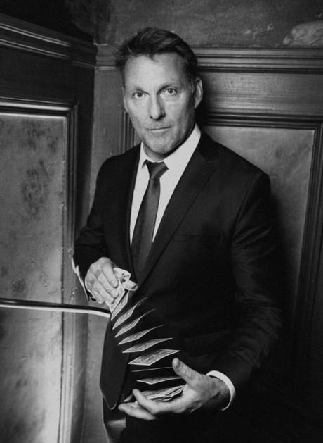 LARSENE : Quand la ligne entre magie et mentalisme tend à disparaitre LARSENE magicien ? LARSENE mentaliste ? LARSENE est les deux.