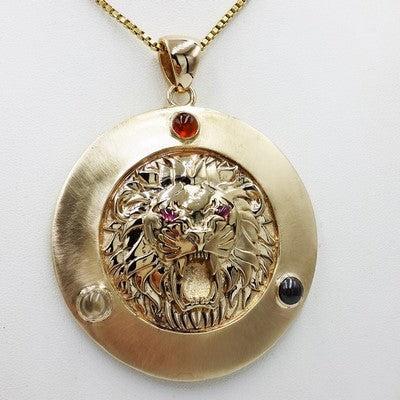 collier pendentif lion or jaune 18 carats