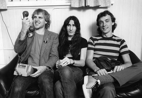 Blonde & Idiote Bassesse Inoubliable*****************Moving Pictures de Rush Blonde & Idiote Bassesse Inoubliable*****************Moving Pictures de Rush