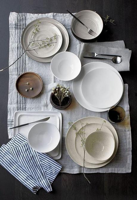 table elegante minimaliste deco moderne blanche assiette irrégulière