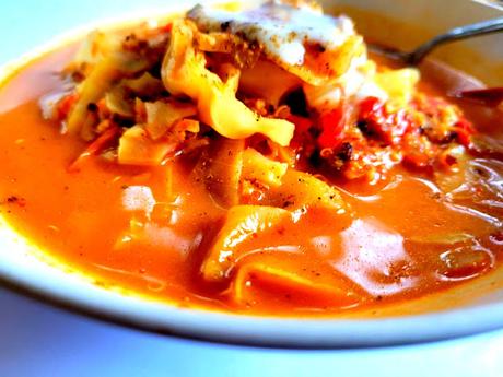 Soupe au chou et haché végétal pour jour de pluie