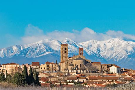 Elne and Mount Canigou © Jcb-caz-11 - licence [CC BY-SA 4.0] from Wikimedia Commons