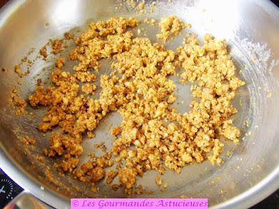 Soupe de fin de saison avec son topping épicé aux noix (Vegan) Soupe de fin de saison avec son topping épicé aux noix (Vegan)